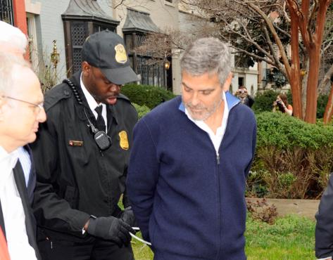clooney arrested 4 DARFUR